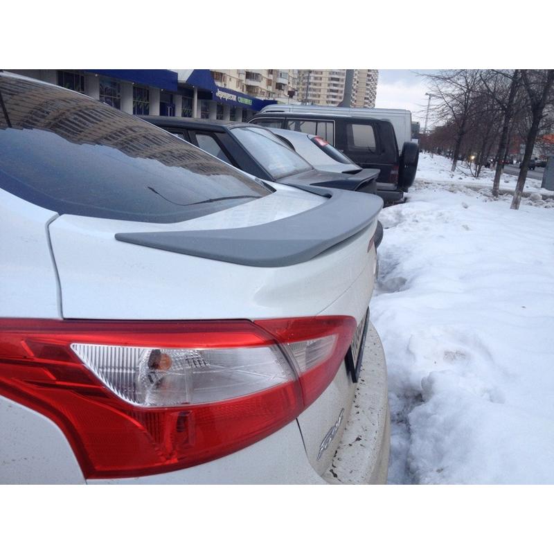 Спойлер на крышку багажника